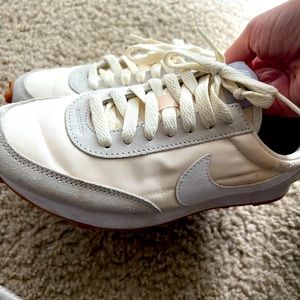 Nike daybreak women’s sneakers